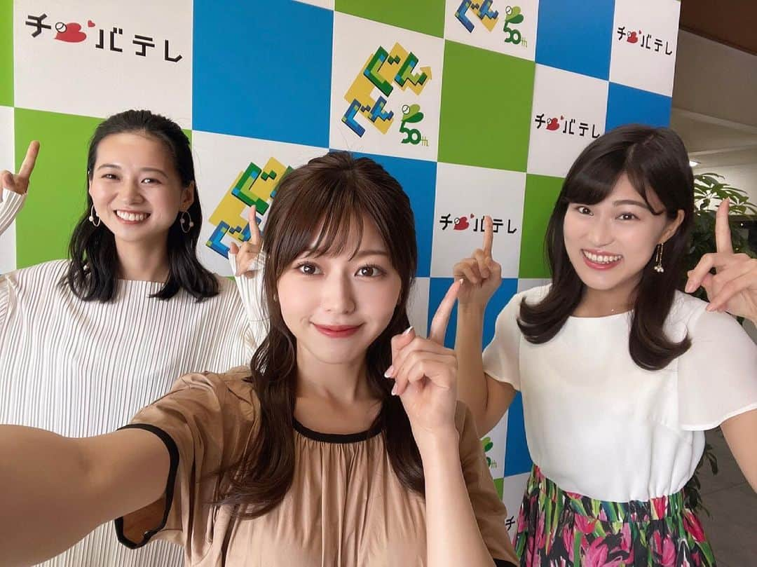 竹内里奈さんのインスタグラム写真 - (竹内里奈Instagram)「💙💚 さやかちゃんひなちゃんと😆♡ 収録後に♪いつも楽しい現場です✨ ・ ・ #ザサンデー千葉市 日曜日の朝9時から☀️ ・ ・ ・ ・ #荒町紗耶香 #石崎日梨 #モデル #リポーター #オスカー #チバテレ #アナウンサー #女子アナ #外ハネ #女子アナコーデ #衣装提供 #fabrice #ワンピース #フリーアナウンサー #竹内里奈」4月29日 10時41分 - rina.takeuch