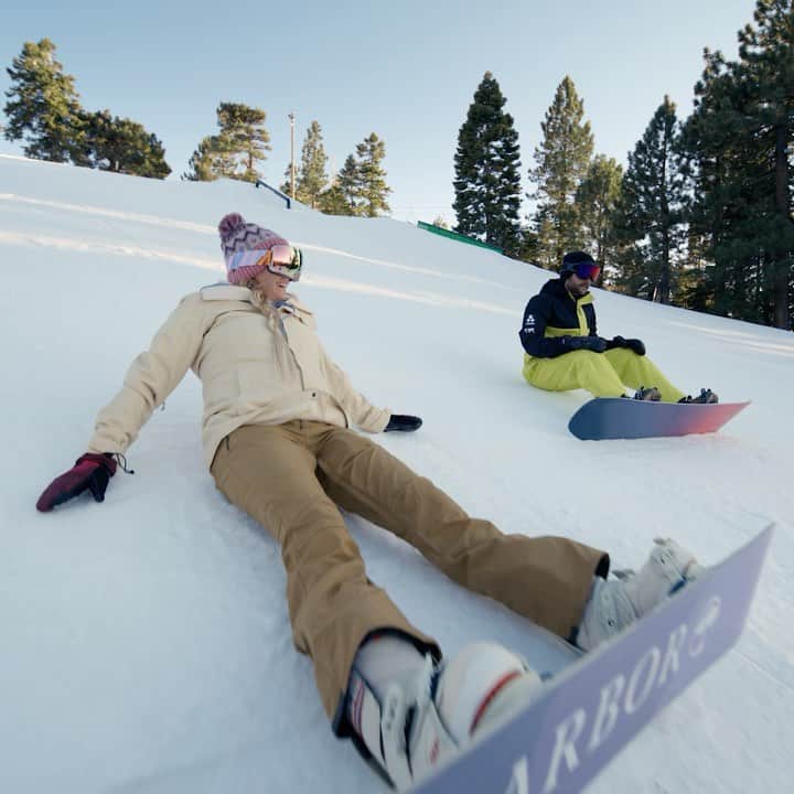 アラナ・ブランチャードのインスタグラム：「#hyundaipartner  So I recently got out of my comfort zone and hit the slopes with @jackfreestone , gold medalist snowboarder @hannahteter , @lukecarljohn and @hyundaiusa This was all part of our attempt to complete a 3-in-1, which is surfing, hiking and snowboarding all in one day. 🤪 Watch the adventure unfold. Link is in my stories!」