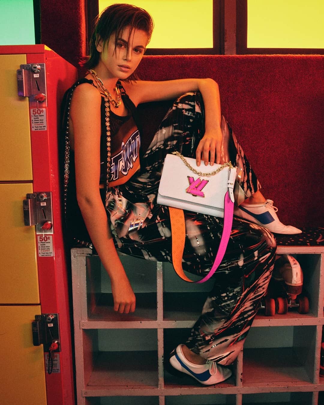 ルイ・ヴィトンさんのインスタグラム写真 - (ルイ・ヴィトンInstagram)「A Summer Silhouette. A fun reinterpretation of the classic bag, this season’s Twist is adorned with a bicolor braided LV lock. Discover the #LouisVuitton campaign featuring #KaiaGerber via link in bio.」4月29日 3時00分 - louisvuitton