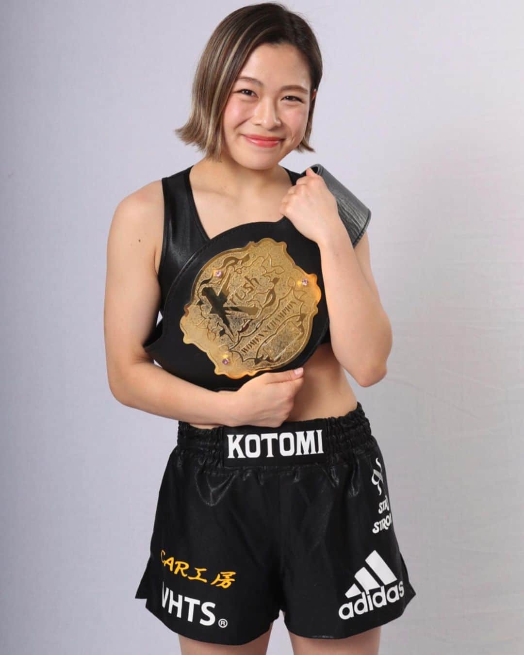 のインスタグラム：「Krush124 一緒に戦ってくださった﻿ スポンサー様です！﻿ ﻿ 🥊株式会社リュウジン様﻿ @ryujinsports ﻿ 🥊CAR工房様 @carkoubou  🥊株式会社EMoshU様﻿ 🥊VHTS様﻿ @vhtsjp ﻿ 🥊なかめスポーツ整骨院様﻿ ﻿※順不同 ﻿ 激励賞ありがとうございました！﻿ ﻿ 🌳スーパーホーム株式会社 寄森旦様﻿ 🌳有限会社テオブロマ 土屋公二様﻿ @theobroma_koji_tsuchiya  🌳リーダー様﻿ ﻿※順不同  いつも心強いサポートを 心から感謝致します😭🙏🏽 ありがとうございます！！」