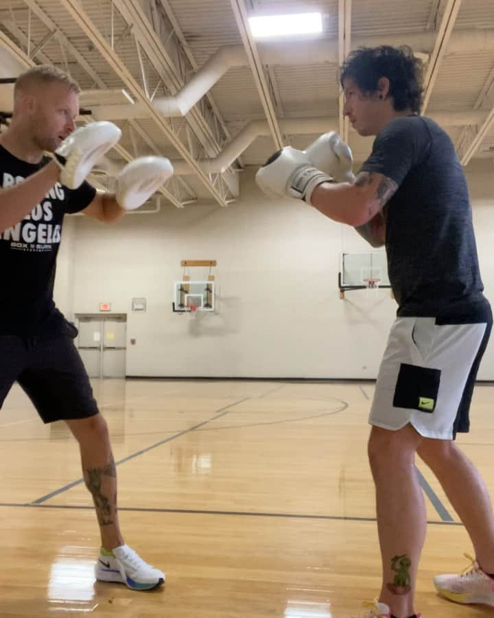 ジョシュ・ダンのインスタグラム：「went to chicago just to box with glenn」