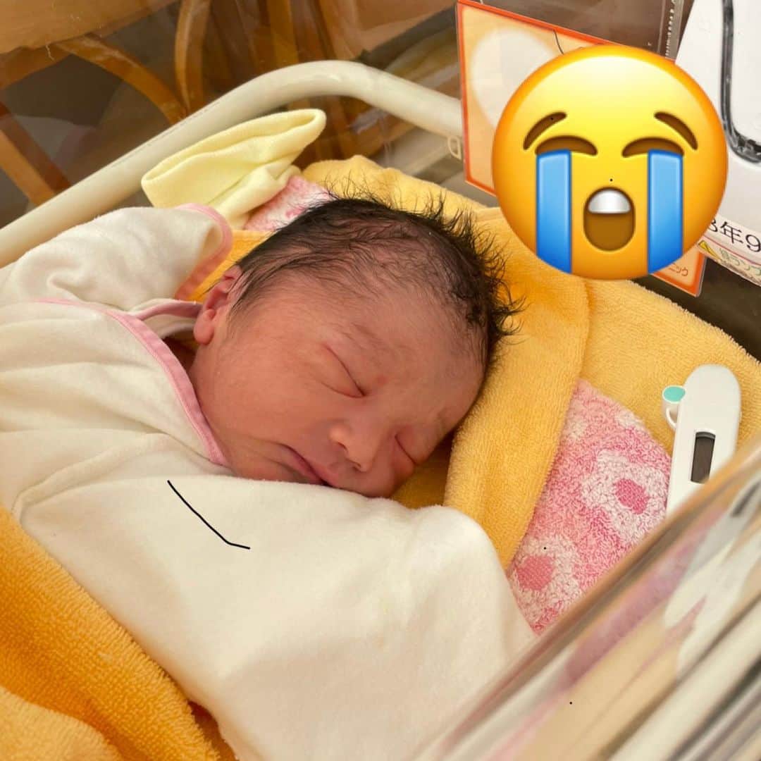 佐孝仁司のインスタグラム：「息子が誕生しました👶🏻 最高にぎゃんわいぃ(可愛い)です！」