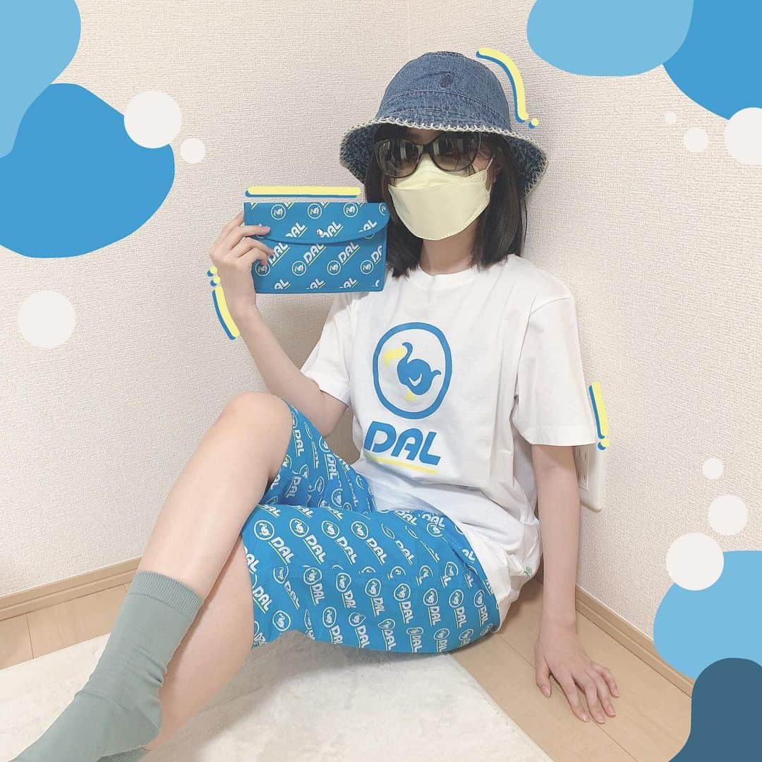 小林星蘭さんのインスタグラム写真 - (小林星蘭Instagram)「あつ森〜〜〜🌳 DALTシャツ優勝すぎる件について…！！ マスク黄色にしてサングラスかけて ロドリーさんっぽいでしょ？笑 ハワイに連れて行ってもらいたいな…✈️ 最近あつ森開いてない！！！ かわいい私の住民ちゃん達に会いに行かねば🤍 . #あつまれどうぶつの森  #animalcrossing  #あつもり #あつ森  #ACNH  #ユニクロ  #UNIQLO  #バケハもユニクロのやつです  #一目惚れで購入」4月29日 20時40分 - k_seiran_ta