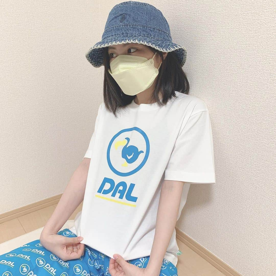 小林星蘭さんのインスタグラム写真 - (小林星蘭Instagram)「あつ森〜〜〜🌳 DALTシャツ優勝すぎる件について…！！ マスク黄色にしてサングラスかけて ロドリーさんっぽいでしょ？笑 ハワイに連れて行ってもらいたいな…✈️ 最近あつ森開いてない！！！ かわいい私の住民ちゃん達に会いに行かねば🤍 . #あつまれどうぶつの森  #animalcrossing  #あつもり #あつ森  #ACNH  #ユニクロ  #UNIQLO  #バケハもユニクロのやつです  #一目惚れで購入」4月29日 20時40分 - k_seiran_ta