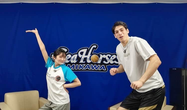 浅野杏奈さんのインスタグラム写真 - (浅野杏奈Instagram)「BS11🏀マイナビ Be a booster!🏀﻿ ﻿ シーホース三河﻿ シェーファーアヴィ幸樹選手に﻿ インタビューさせて頂きました🐟﻿ ﻿ キャリアハイ達成おめでとうございますっ🎉﻿ ﻿ とっても笑顔が素敵なシェーファー選手☺️﻿ たくさんお話しして下さいました👏🏻👏🏻﻿ ﻿ ﻿ そして！実は今回…﻿ 最後の教えてヒーローズになります！﻿ 本日22時から🌟﻿ 皆さんに是非、見届けて頂きたいです！﻿ よろしくお願いします🌷﻿ ﻿ #bs11bab﻿ #シェーファーアヴィ幸樹 選手﻿ #シーホース三河 #Bリーグ﻿ #いつか食べたいタツヲ焼き」4月29日 20時35分 - this.is.anna_box