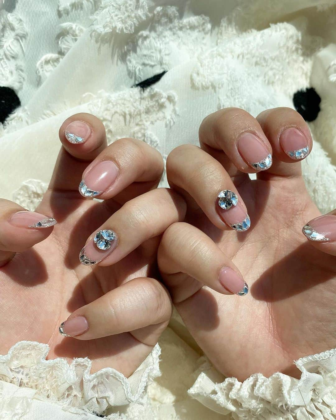 まゆまゆさんのインスタグラム写真 - (まゆまゆInstagram)「. 今回のネイル めちゃくちゃ好評🥰💅 万人ウケするし、、、 血色ピンクがなんとも言えないかわいさ😍 次はどんなんしようかな。。。 @silkderiver  @mariafiiin  #ネイル#nail#newnail#シンプルネイル  #ネイルデザイン#シルクドリバー #神戸#元町#ネイルアート #nailart#キラキラ #cute#beautiful #pink #pinknails #キラキラネイル  #まゆまゆのネイル」4月29日 20時51分 - 7mayu2mayu