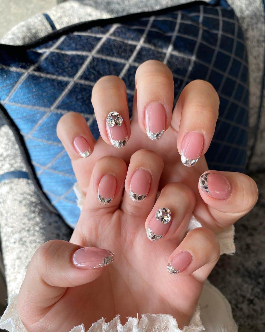 まゆまゆさんのインスタグラム写真 - (まゆまゆInstagram)「. 今回のネイル めちゃくちゃ好評🥰💅 万人ウケするし、、、 血色ピンクがなんとも言えないかわいさ😍 次はどんなんしようかな。。。 @silkderiver  @mariafiiin  #ネイル#nail#newnail#シンプルネイル  #ネイルデザイン#シルクドリバー #神戸#元町#ネイルアート #nailart#キラキラ #cute#beautiful #pink #pinknails #キラキラネイル  #まゆまゆのネイル」4月29日 20時51分 - 7mayu2mayu