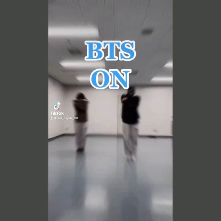 CHALのインスタグラム：「.﻿ ON / BTS 💣🥁﻿ ﻿ ﻿ いつもリクエストの多いBTSさん！﻿ ﻿ 今回は「 ON 」を﻿ @reina_bsgirls_360 と踊ってみました♡﻿ ﻿ ﻿ まだまだ踊りたいと思ってる曲いっぱいある💭﻿ ﻿ ﻿ 他、楽曲のリクエストなども﻿ いつでもお待ちしておりますので﻿ もしあれば是非🙏🏻♩﻿ ﻿ ﻿ #BTS #방탄소년단 #btsarmy #army﻿ #野球好き #オリックス #Bs2021 #野球女子﻿ #BsGirls #野球 #バファローズ #orixbuffaoes﻿ #baseball #プロ野球 #ORIX #buffaloes﻿ #野球好きな人と繋がりたい #オリ姫﻿ #オリックスバファローズ #avex #💜」