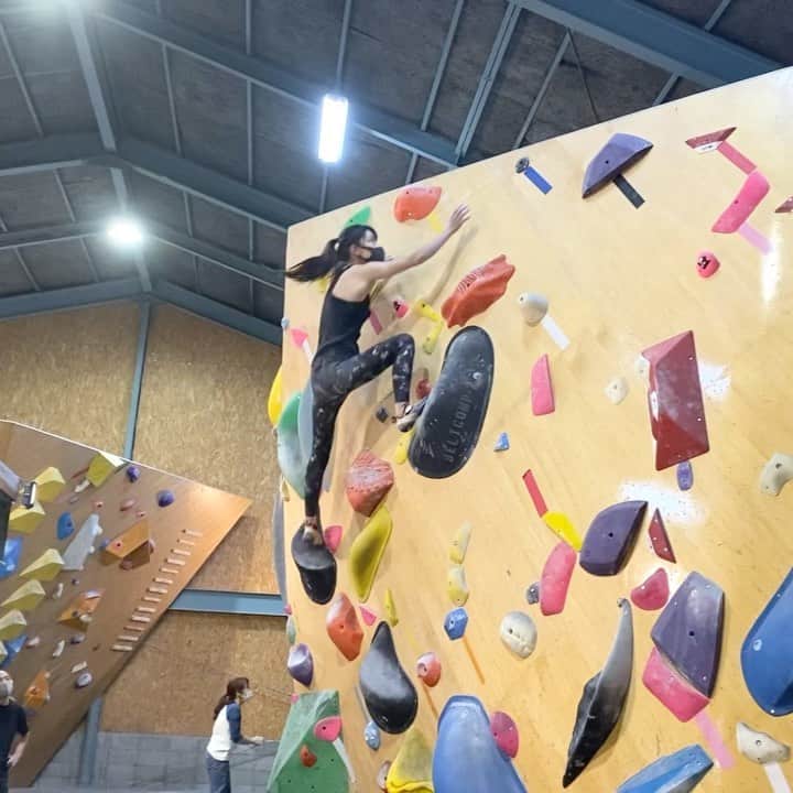 大田理裟のインスタグラム：「9Aへ☺️☺️💖﻿  楽しかったー🍀1級うれし😝✨﻿ ﻿ #クライミング #ボルダリング #climbing #bouldering #sportclimbing #スポーツクライミング #sports #climbinglife #training #トレーニング #champion #BeYourOwnChampion #championjp」