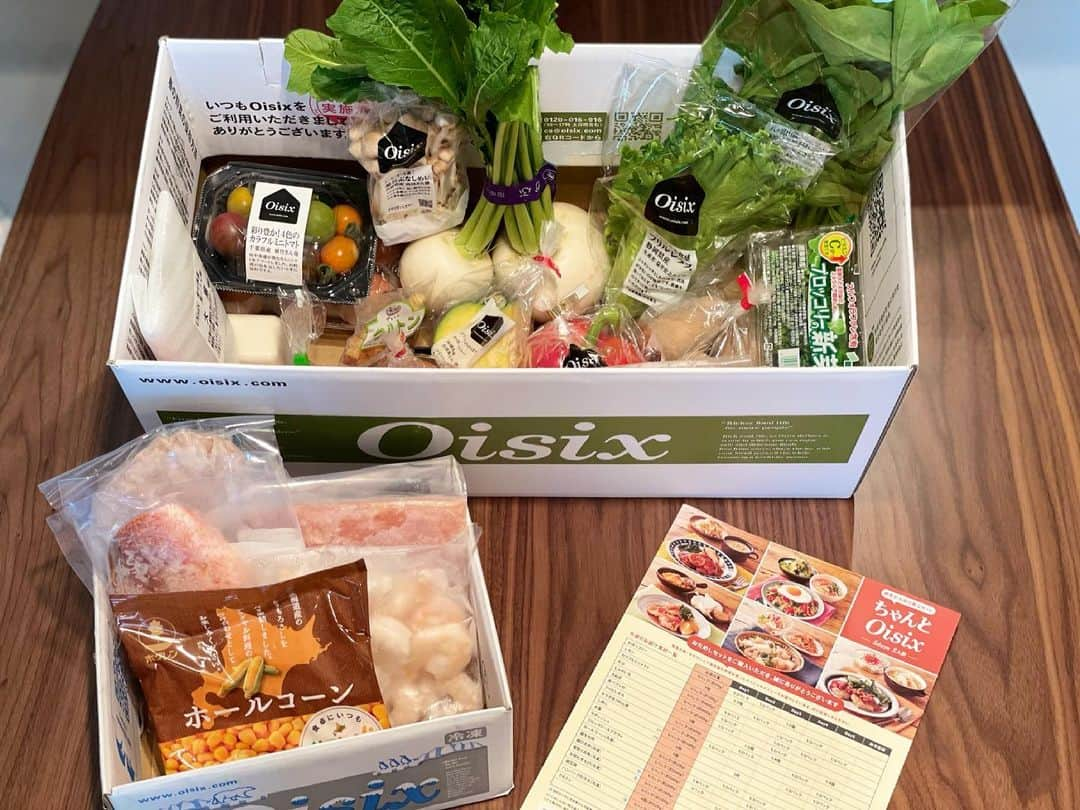 真飛聖さんのインスタグラム写真 - (真飛聖Instagram)「Oisix🍽  いつか 頼んでみたいなと思っていた『Oisix』  5日分の 献立、作り方付きで 届きました〜  普段 あまり作らない献立が 食べられるのは 嬉しいから  早速 今夜から作ってみるぞぉ〜🍳🫕  安心して食べれる食材‥‥大切ですね✨  #Oisix」4月29日 12時22分 - sei_matobu