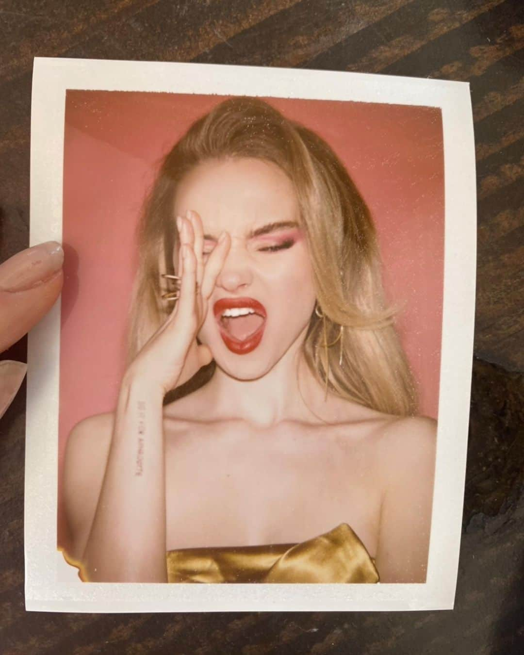 ダヴ・キャメロンさんのインスタグラム写真 - (ダヴ・キャメロンInstagram)「bts @schonmagazine 📸」4月29日 12時26分 - dovecameron