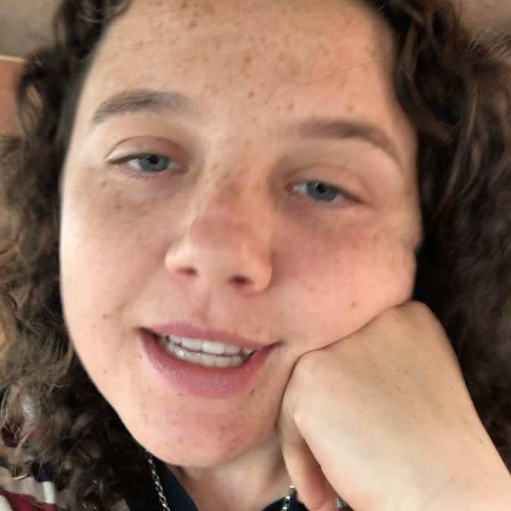 のインスタグラム：「👋👋 Hello again! I’m back ✌️💛」