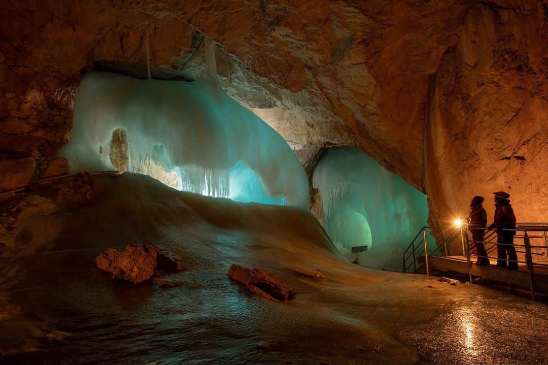 National Geographic Creativeのインスタグラム：「Photo by @shonephoto Robbie Shone / I have just returned from Eisriesenwelt ice cave, located near Salzburg, Austria, where I have been working on “End of the Ice Caves” for @NatGeo magazine. I’m always in awe when I get to visit this spectacular natural wonder. However, I’m also left with a feeling of sadness as these majestic landscapes are melting due to climate change. Pictured here are the formations known as “The Elephant” on the left and “The Castle” on the right. Can you make out the elephant? Hint: the head is on the left. #endoftheicecaves #icecaves」