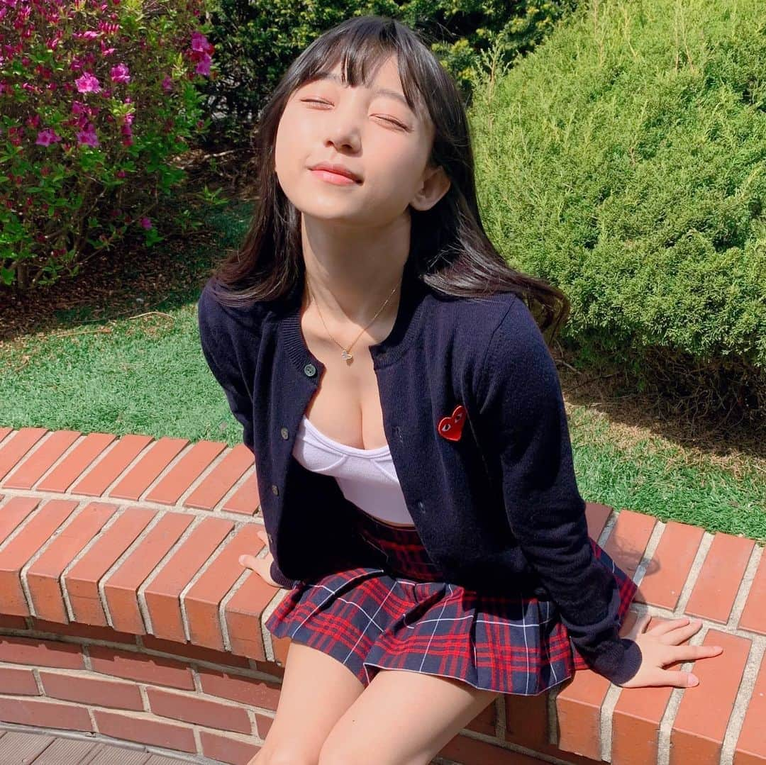 ピョ・ウンジさんのインスタグラム写真 - (ピョ・ウンジInstagram)「So many things to do & not even sure where to start🥵 Have a nice day everyone🍎 할꺼 너무 많아서 뭐부터 해야할지 시작할 엄두도 안날때!!🥳 이건 언제 편집해서 어느 세월에 올린다니...와아 신난다!!!ㅋㅋ 다들 좋은 하루💕」4月29日 15時02分 - pyoapple