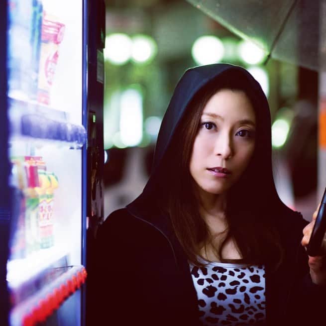 白木優子のインスタグラム：「雨女🥰  #熟女 #白木優子 #フォトブック #アート」