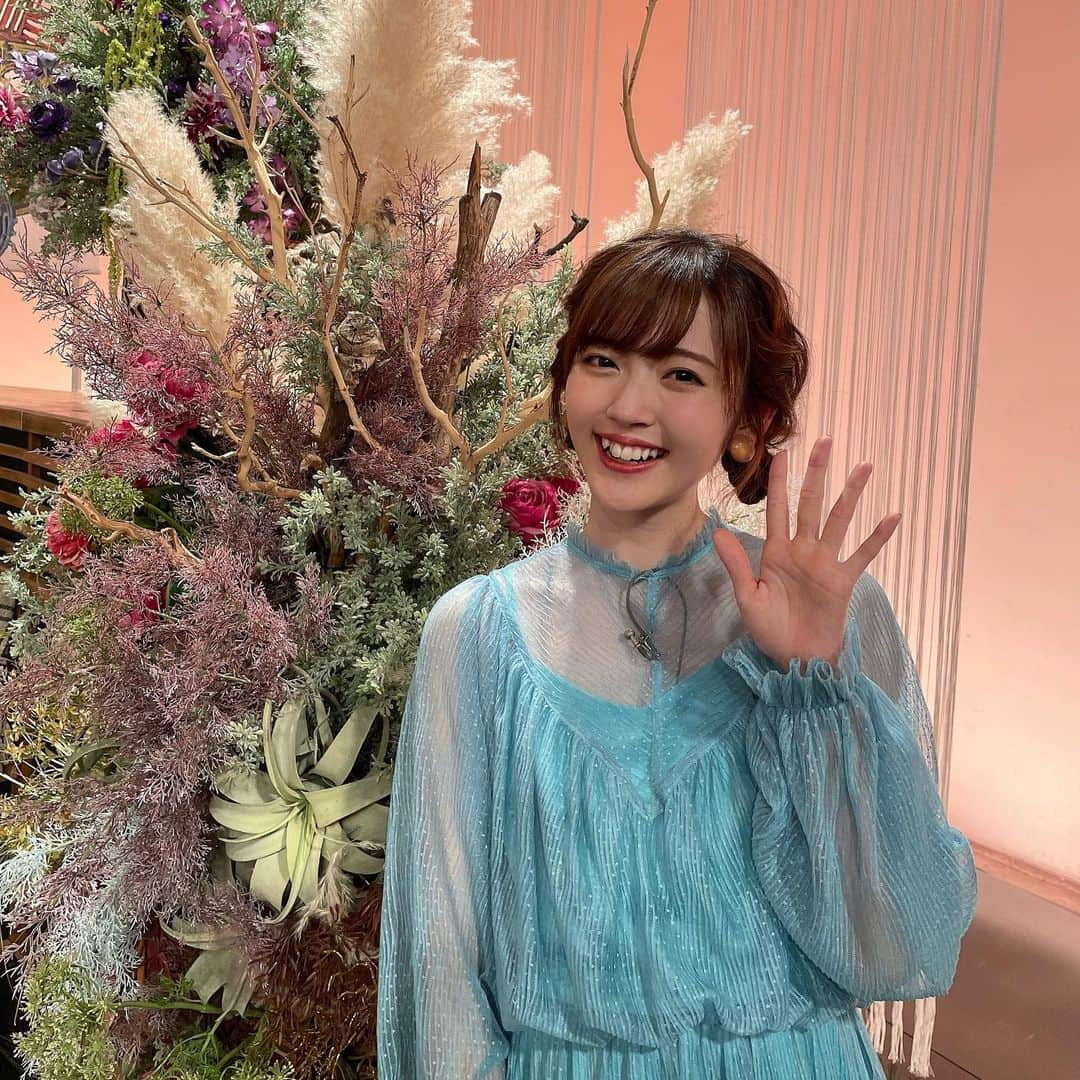 鈴木愛理さんのインスタグラム写真 - (鈴木愛理Instagram)「✴︎ 今週も木曜22:00がやってきます💁‍♀️﻿ ﻿ #クラシックTV﻿ ﻿ 今週のクラシックTVは﻿ #森公美子 さんと 同じRayモデルでもあります #斎藤司 さんをお迎えして #レミゼ 特集です。﻿ ﻿ ミュージカル『Les Misérables』みなさんはご覧になったことありますか？？😌✨﻿ ﻿ 私は隠れミュージカルファンなので﻿ ずっと観に行きたいミュージカルのひとつで﻿ なかなか行けずといったところに﻿ この特集はレミゼの面白さを30分で説明してくださるという内容で、ただただ観に行きたい！！となる時間でした🥰﻿ ﻿ レミゼというジャンルの音楽。﻿ そういう表現の仕方が1番しっくりきます。﻿ ﻿ ミュージカルスターの皆様がスタジオで歌唱もしてくださり、感動で空いた口が塞がらず、とにかく涙を堪える時間でした。MC業に戻れなくなってたんじゃないかってくらいの圧倒。﻿ 今夜も是非観て欲しいです！！﻿ ﻿ ＊dress: @troisiemechaco  ＊pumps: @dianashoespress  ﻿ #レミゼメンバーの列に並ばせていただける感動﻿ #あぁやっぱりミュージカルって最高﻿ ﻿ #そして忘れてはならぬ﻿ #ブラックシンデレラ﻿ #第二話配信開始です！！﻿ #ぜひご覧ください✨」4月29日 21時28分 - airisuzuki_official_uf