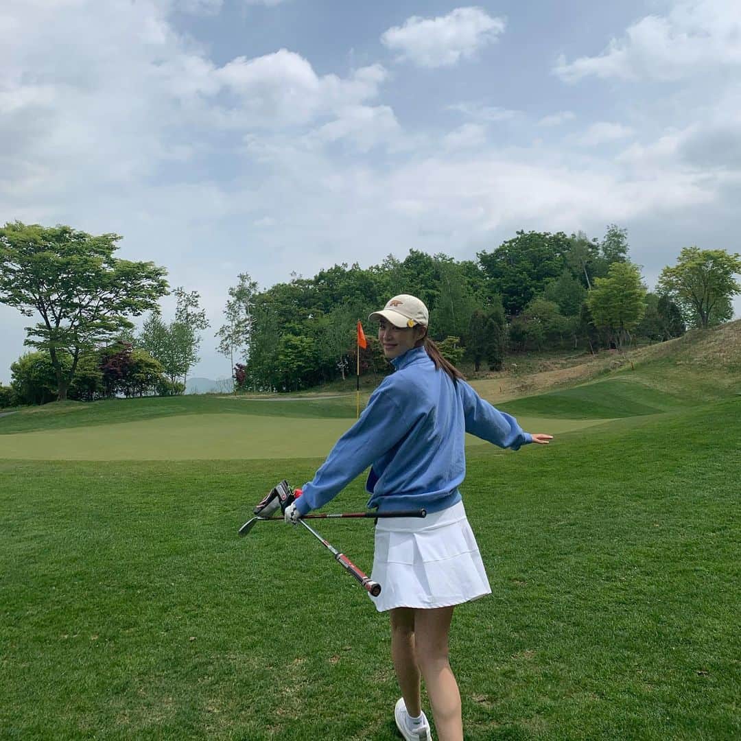 イ・ヨニのインスタグラム：「여전히 춥구나🤗⛳️😍」