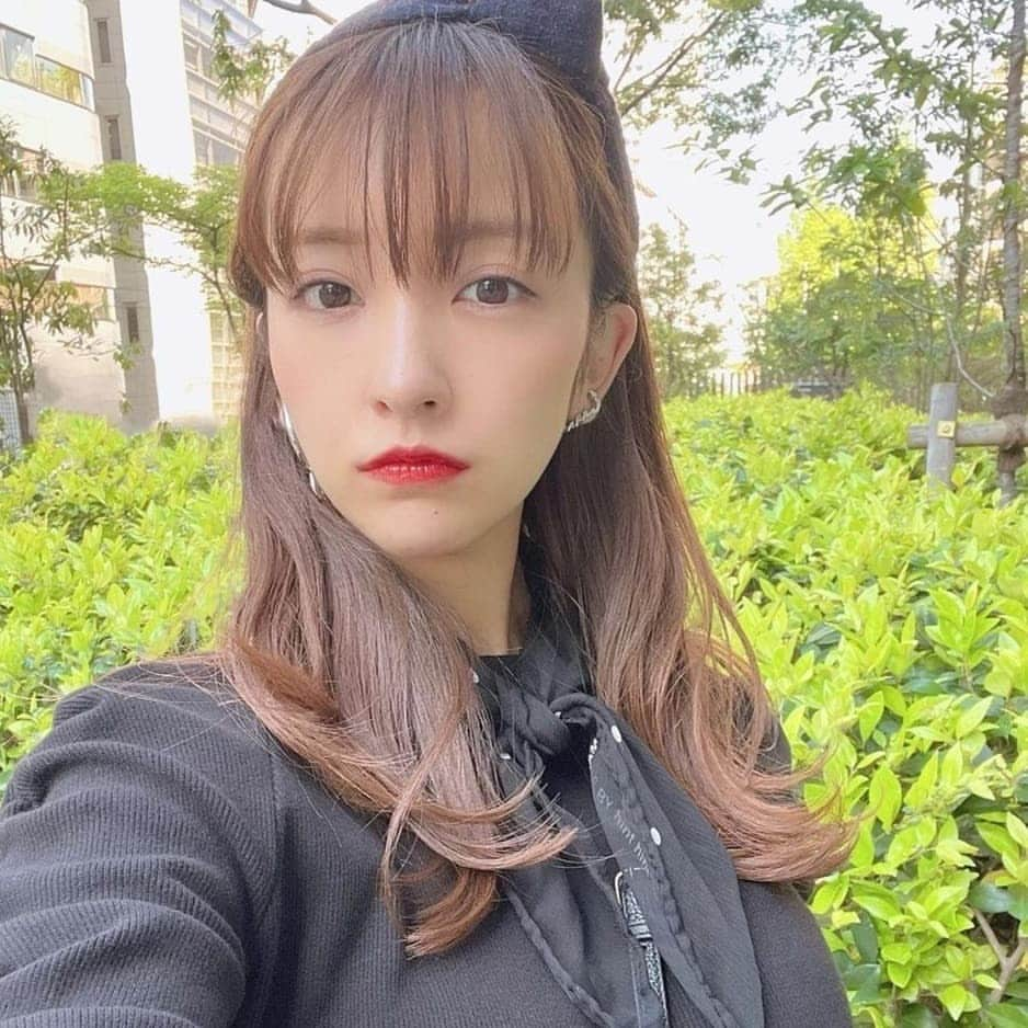 板野友美 ファンアカウントのインスタグラム：「How are you today? 😊  #itano #tomomi #itanotomomi #tomomiitano #tomochin #teamtomo #itanotomomifansina #jpop #artis #models #singing」