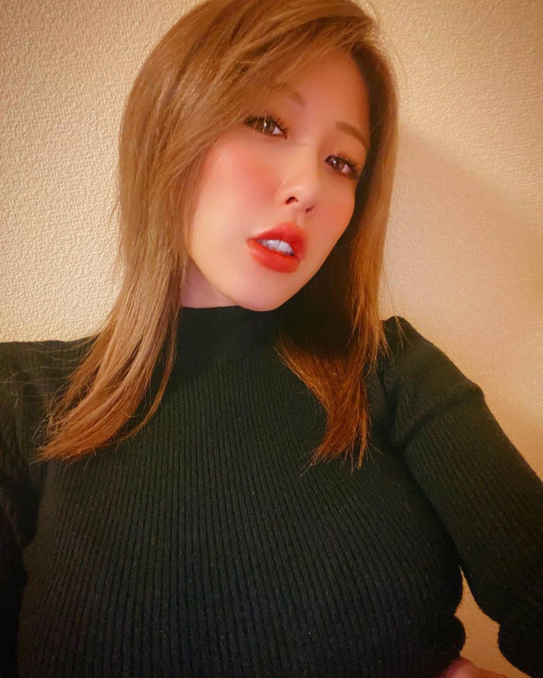 りなのインスタグラム：「髪の毛がちょっと伸びてきた✌」