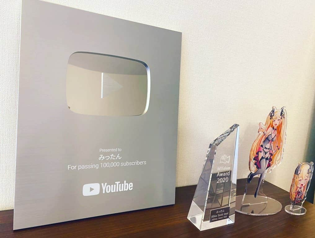 みったんのインスタグラム：「Thank you 🤍  #youtube #youtuber #gamer #game #gamergirl #cosplay #cosplayer #cosplaygirl #japan #japanese #japanesegirl #youtubecreatorawards」