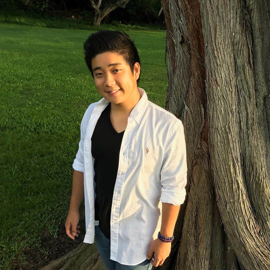 Eden Kaiのインスタグラム：「写真は5年前。 次の曲はほぼ同じ時期に制作しました「モノガタリ」の続編曲となります。 曲の作詞作曲自体を終えたのは大分前になるのですが、個人的な思い入れでしたり 当時色んな感情を込めて作ったのもあり 1年以上の準備期間含め、拘り満載な一曲になりました。と同時に自分の中で完結させたく「ゆうすけ」をテーマにした最後の曲にしようかと存じます。 その後を想像しつつ、お聴きいただけますと幸いです。 内容に共感し、好きな一曲となる方もいらっしゃるかもしれませんし、全くそう感じない方もいらっしゃるかもしれません。ただ「イーデンカイだからこういう曲をリリースするであろう」ではなく、「次は何をリリースするんだろう？次は何をするのかな？」と予測不可能な内容で皆様を楽しませられる様なアーティストをこれからも目指し、精進してまいります。 Picture taken around 5 years ago. My next song will be the sequel to my original song “Monogatari” that was also created around the same time. This song was made awhile back then, but from my personal feeling and emotions, I just needed to get it right, so took an entire year to be prepared. It’ll be my last song as “Yusuke” for the theme. After this, the story for “Yusuke” will be complete. So I’ll be happy if you could take a listen while imagining the scenarios of Yusuke’s life after.  Some people might really like it, and some might not. But I want to be an artist without being specifically categorized where people have no idea what’s coming next:-)) Hope this makes your day a bit brighter with lots of happiness!」