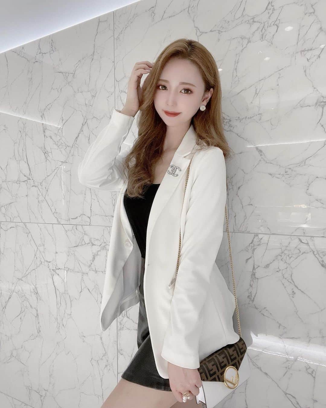 のインスタグラム：「🕊🕊‪𓂃 𓈒𓏸◌‬🥂✨  昨日TK night CLUBのレセプションpartyに 招待して頂きいってきました！！  3億円ほどの費用でリニューアルされて 高級ホテルのような内装でした🕍✨  レディースブースもできてて ハイブランドのコスメやヘアアイロンも 無料で使えます✌︎✌︎  トイレが大理石柄で映えで可愛かったから 写真スポットにオススメ🕊♡  4/29.30.5/1がリニューアルオープンpartyなので 皆さん、ぜひ遊びにいってください♡  @tk_nightclub #TKNC #TKNIGHTCLUB #tk渋谷 #渋谷クラブ #ナイトクラブ」