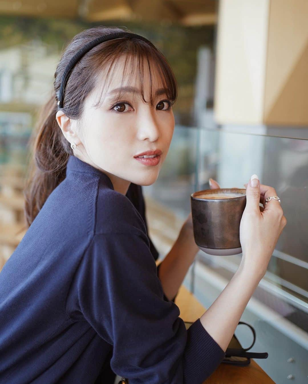 喜田彩子さんのインスタグラム写真 - (喜田彩子Instagram)「﻿ ﻿ @uniqlo のUVカットスーピマコットンフレンチスリーブセーター&クルーネックカーディガン♡♡﻿ ﻿ これからの時期、特に気になるお肌の大敵【紫外線】！﻿ そんな紫外線から守ってくれる“着るUVカット”﻿ ﻿ 超長綿のスーピマコットンを100％使用し、なめらかな肌触り𓂃❁﻿ ﻿ セーターは程良く肩までかかるフレンチスリーブで、二の腕が細くすっきり◎﻿ カーディガンはおうちの時間でも羽織りやすく、日差しが強い日には紫外線対策としても◎﻿ ﻿ アンサンブルでも使えるので、2つともお勧め♡♡﻿ 私はネイビーのSサイズ。﻿ ﻿ ﻿ ﻿  @uniqlo_with @uniqlo_ginza @stunninglure_snap﻿  #fashion #outfit #ootd #coordinate #instagood #패션 #156センチコーデ #sサイズコーデ #シンプルコーデ #ファッション #コーディネート #コーデ #uniqloginza #uniqlo #uniqlo_tokyo #uniqloginza #ユニクロ #ユニクロ東京 #ユニクロ銀座 #ユニクロ新作 #ユニクロコーデ #ユニクロきれいめ部 #UNIQLOU #ユニクロユー #スーピマコットン #UVカットスーピマコットンフレンチスリーブセーター #UVカットスーピマコットンクルーネックカーディガン #UVカットカーディガン﻿ ﻿」4月29日 19時20分 - ayacokida