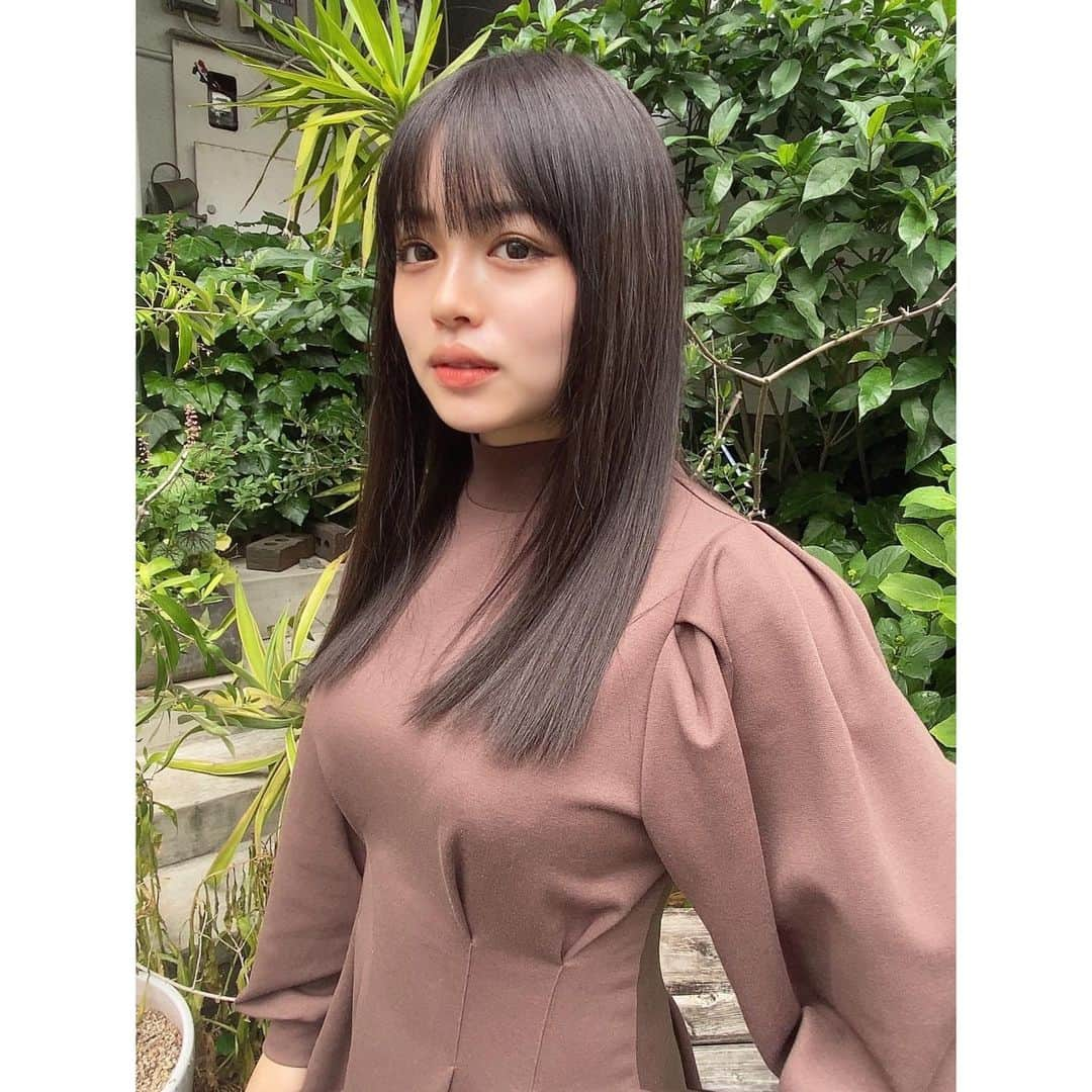 渡邉鈴音さんのインスタグラム写真 - (渡邉鈴音Instagram)「わかりずらいけど黒髪になったよ💇‍♀️  2枚目はニコ😊 ・ ・ #黒髪しか勝たん  #美容室」4月29日 19時18分 - rinne_watanabe