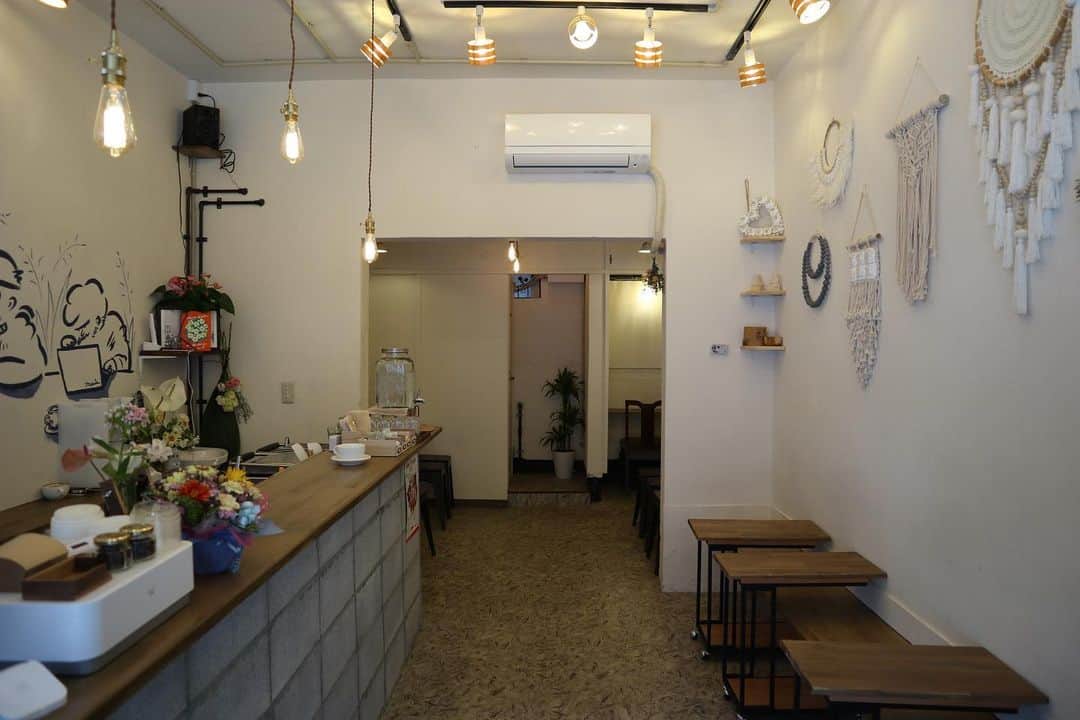 石井輝明さんのインスタグラム写真 - (石井輝明Instagram)「町屋。 大宮4ステとかまいったーTVありがとうございました。 お疲れ様でしたという一日。  #battery #cafe #coffee #カフェ #喫茶店 #東京カフェ #町屋カフェ #カフェ芸人 #日暮里のvanerさんで働いてた方のお店 #オープンおめでとうございますなやつ #とりあえずお腹が減った #また明日 #明日はカフェちゃん更新日 #先に謝っておきます #めちゃくちゃなんで #しかも長いんで #何卒よろしくお願いします」4月29日 21時54分 - comandanteishii