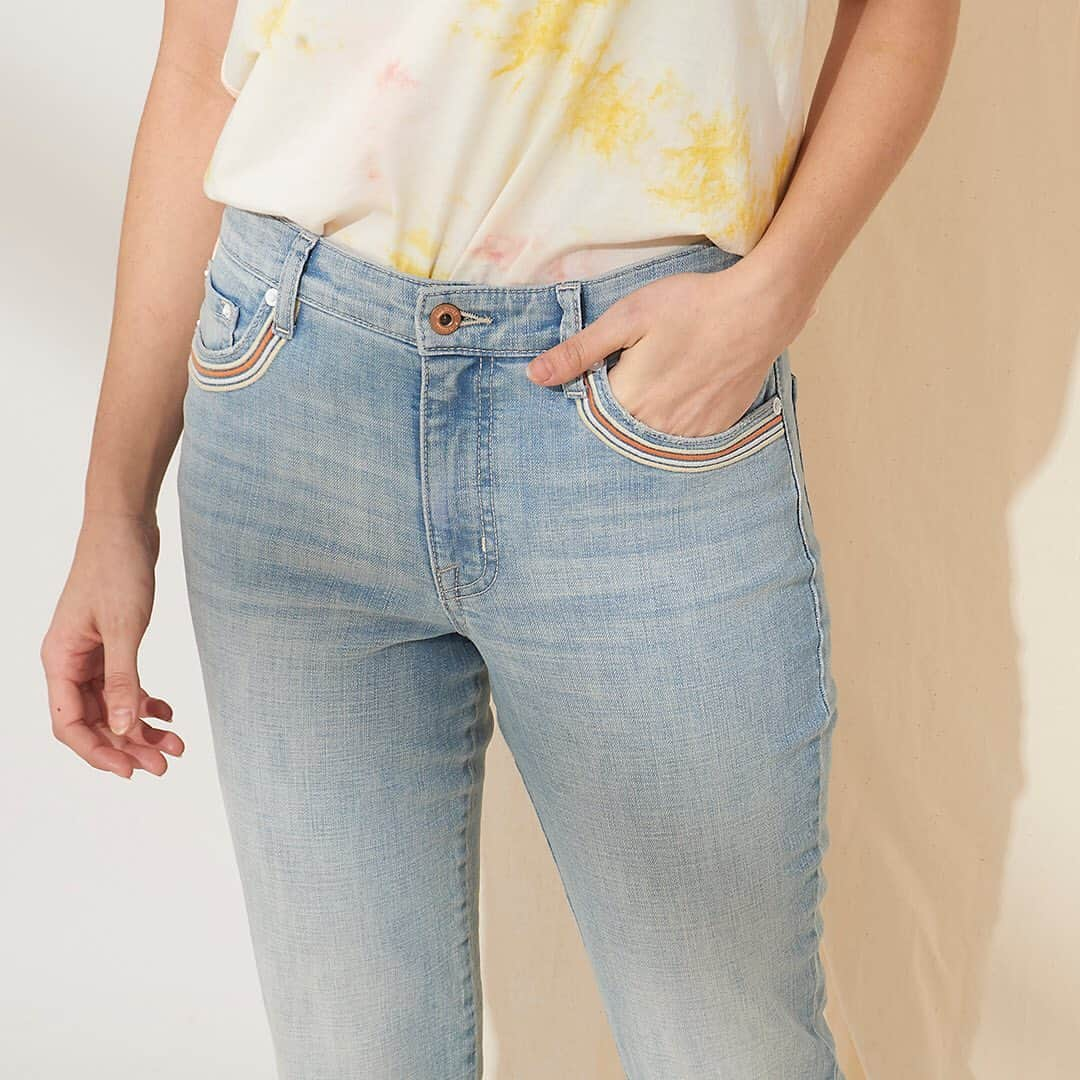 エラモスのインスタグラム：「Somewhere over the rainbow, these jeans are being added to a shopping cart. . . . #ellamoss #ellamossjeans #musthave #springstyle #shopnow #denimdays」