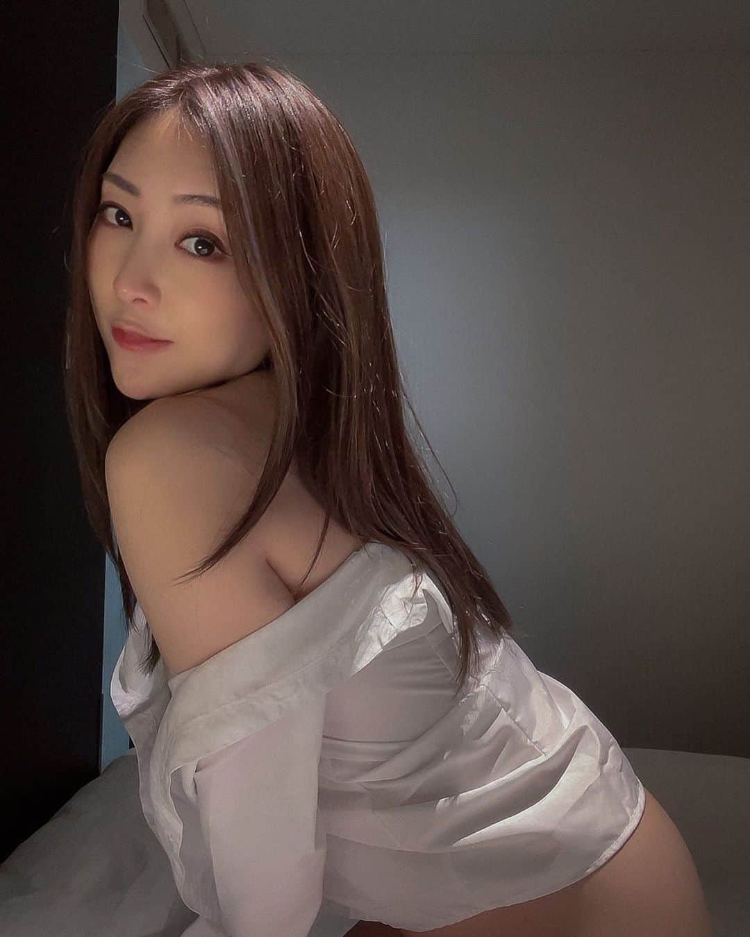 辰巳奈都子のインスタグラム：「今日からGWに突入する人もいるのかな？  私はゆっくり 手の込んだ料理でもしようかな𓌈💓🍑  みんながそれぞれ充実したお休みになりますように😌🙏🏻•*¨*•.¸¸☆  #2021 #gw #holiday」