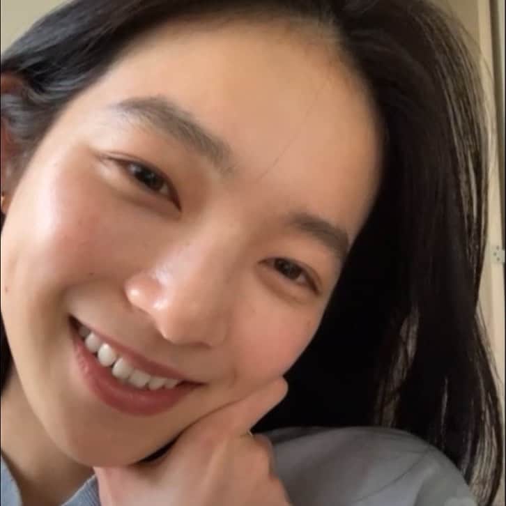 のインスタグラム：「oyasumi😘」
