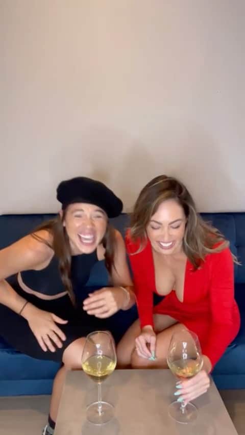ホープ・ビールのインスタグラム：「Tune in for Makennas @classic_mk Charity event dating show. Meet the contestants that want to take Hope on a date 🤣😆 . Who’s your fave contestant?」