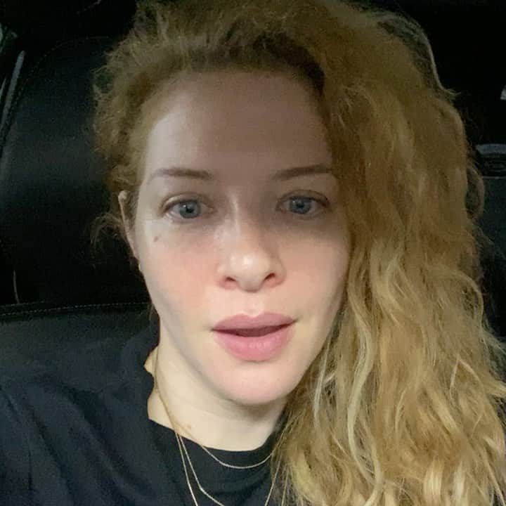 レイチェル・レフィブレのインスタグラム：「Thank you my sister, @miribfree, for your journey to self-love and acceptance, I reap all the benefits 🥰🥰🥰😘😘😘🙏🏻🙏🏻🙏🏻👊🏻👊🏻👊🏻」