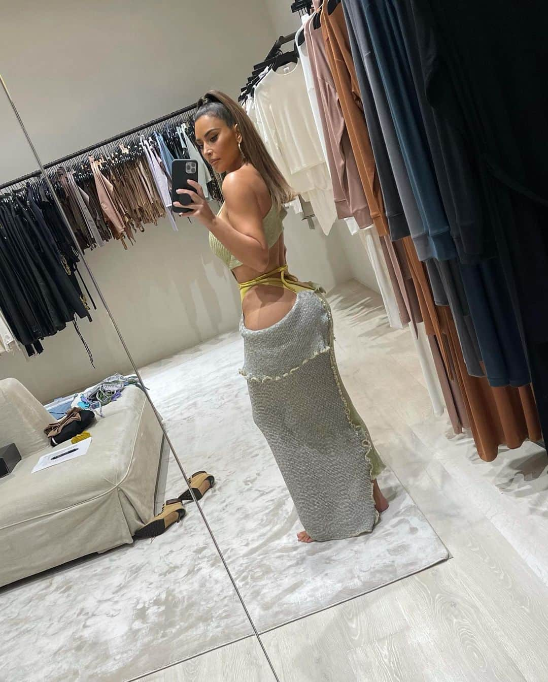 キム・カーダシアンさんのインスタグラム写真 - (キム・カーダシアンInstagram)「I was saving this dress for vacay but whatevs I guess it’s for the gram」4月30日 3時33分 - kimkardashian