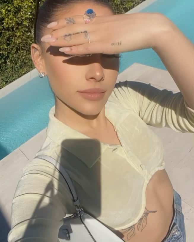 アリアナ・グランデのインスタグラム：「🤗」