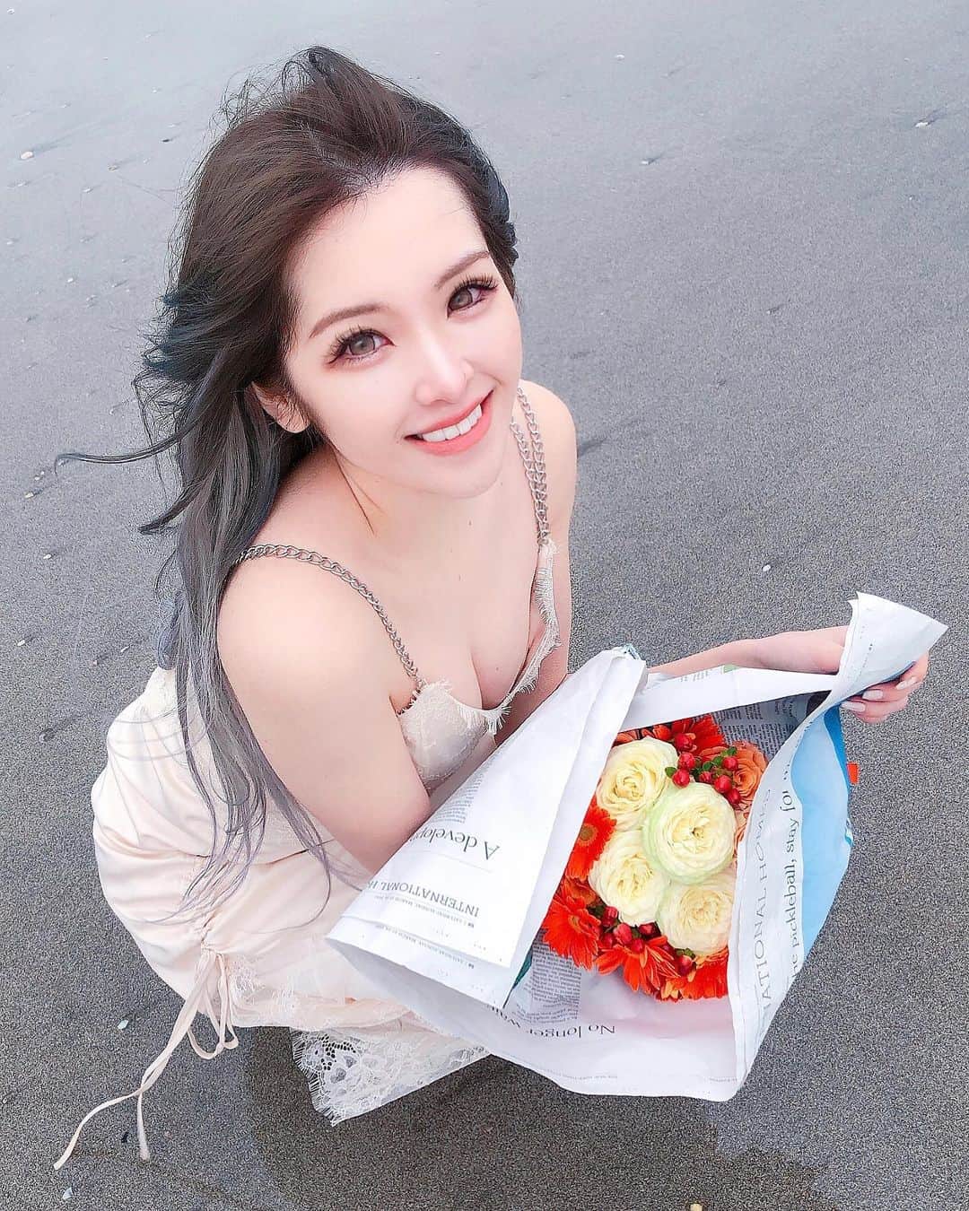 玉川来夢のインスタグラム：「2021.04.30 今年も無事に誕生日を迎えられました♡ 仕事もプライベートも 私に携わってくれる方達にも恵まれて とても幸せな1年を過ごせました。 24歳になっても多分心は子供ですが 素敵な大人の女性を目指して これからも頑張っていきます☺︎」