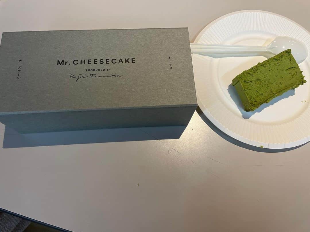田辺智加さんのインスタグラム写真 - (田辺智加Instagram)「Mr.CHEESE CAKE 抹茶❤️ 半解凍で！！ 濃厚で美味しいね！ レシピも公開してくれてるから いつか作ってみたいよ！ #チーズケーキ #抹茶 #mrcheesecake」4月30日 10時15分 - chikaxxsweet