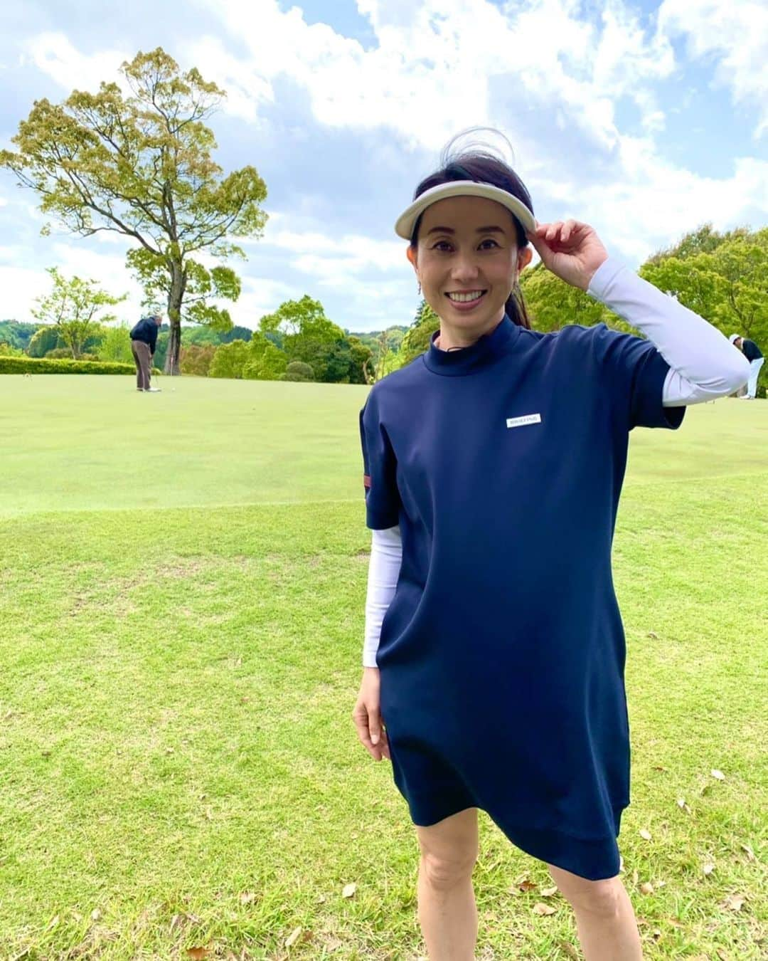 東尾理子さんのインスタグラム写真 - (東尾理子Instagram)「先日はゴルフ場で収録⛳️ とっても楽しい数ホール、仲良しとの初めてのラウンドでした😊  ウエアは着心地抜群のブリーフィングです🏌️‍♀️  #golf #golfstagram #golfwear #golfer #ゴルフ #プロゴルファー #お仕事 #ゴルフ場 #収録 #ロケ #東尾理子 #briefing #briefinggolf #着心地 #抜群 #おすすめです」4月30日 10時38分 - rikohigashio