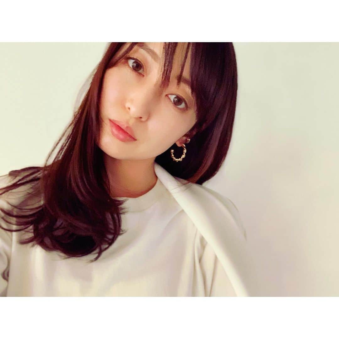 上野なつひのインスタグラム：「久々に化粧したある日✨ ここ最近は日焼け止め塗るだけの日々。 自粛中は肌がより良くなる気がする💁‍♀️」