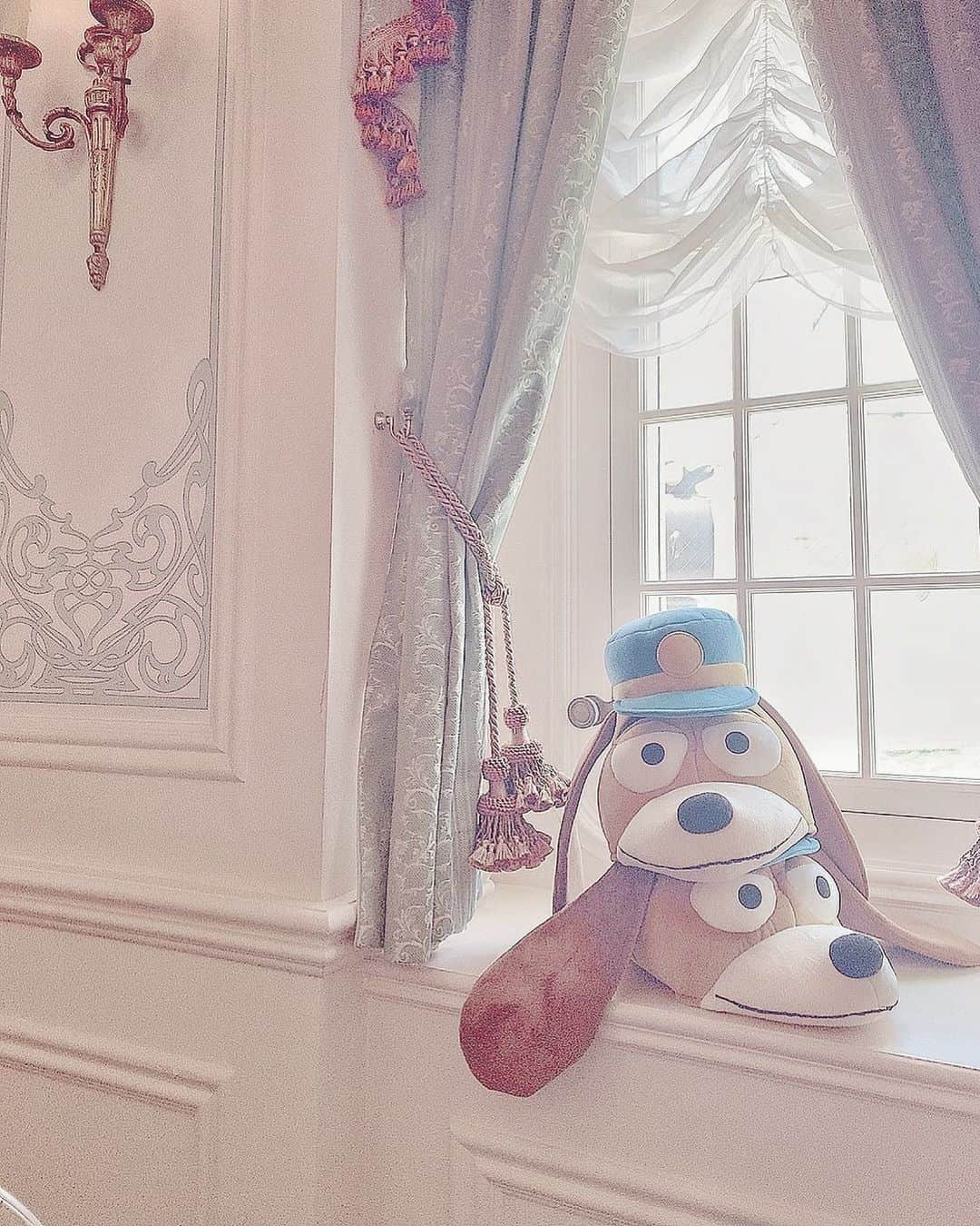 中井りかさんのインスタグラム写真 - (中井りかInstagram)「スリンキーが仲間になりたそうにこっちをみている  #tds #disneysea  #東京ディズニーシー　#ssコロンビア」4月30日 12時55分 - rika___n24x