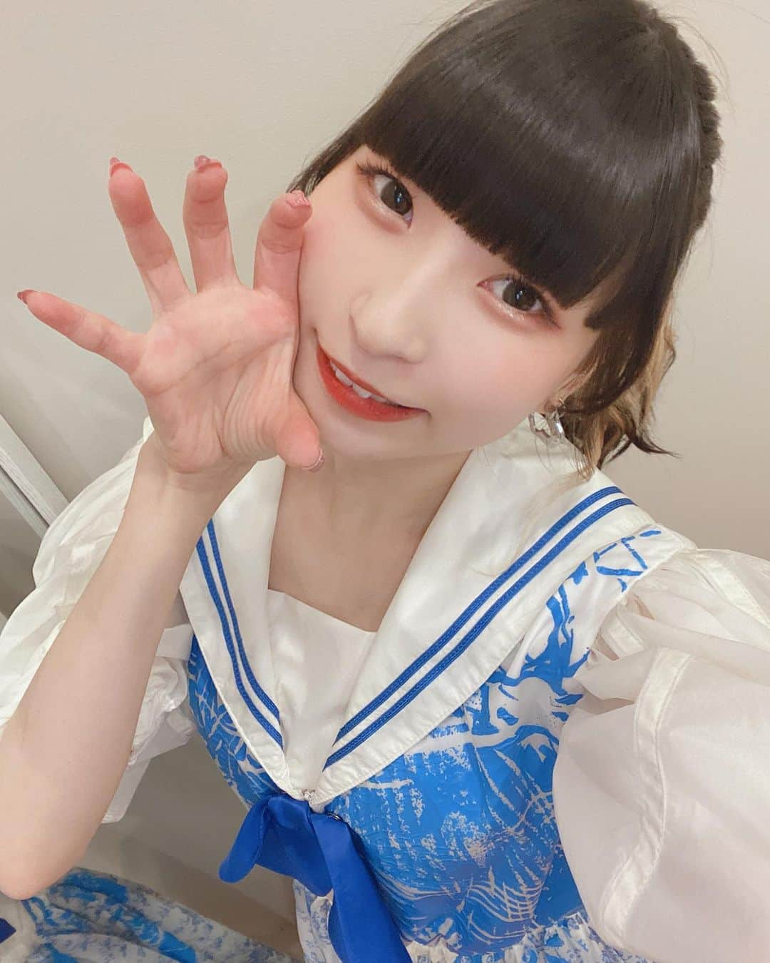 ピンキー！☆藤咲彩音さんのインスタグラム写真 - (ピンキー！☆藤咲彩音Instagram)「ポニテでインナーカラーがちらっと見えるのお気に入り☺︎ #hair  #haircolor  #ポニーテール  #やっぱポニテ #前髪 #やっぱぱっつん」4月30日 13時11分 - pinky_ayane