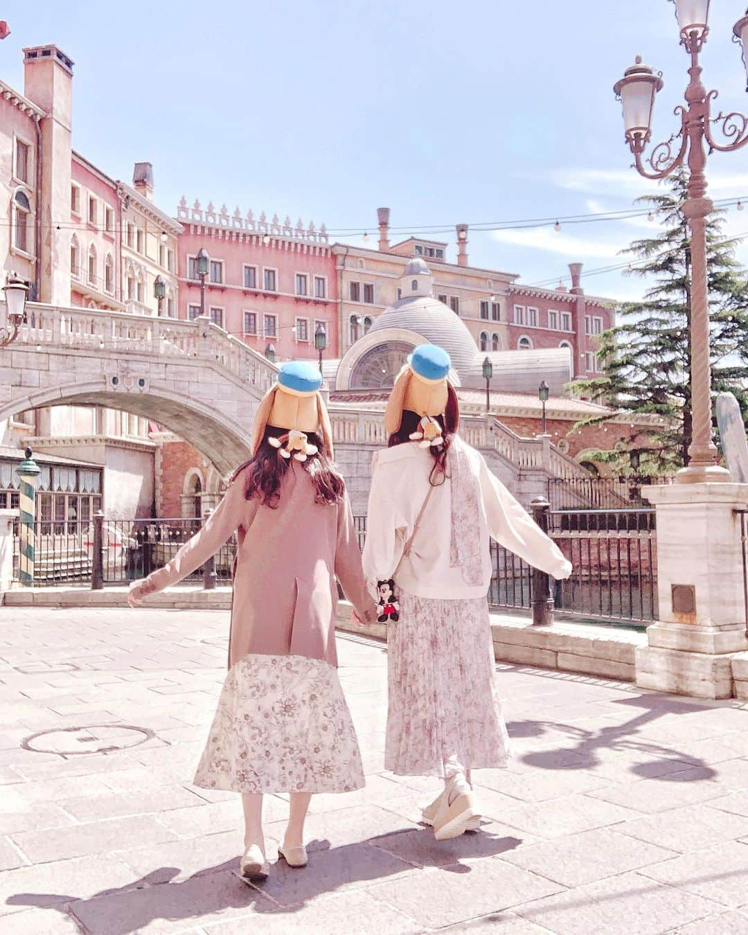 中井りかさんのインスタグラム写真 - (中井りかInstagram)「🦮🦮  #tds #disneysea  #ディズニーシー　#夢の国　#スリンキーコーデ #スリンキーバウンド」4月30日 13時12分 - rika___n24x