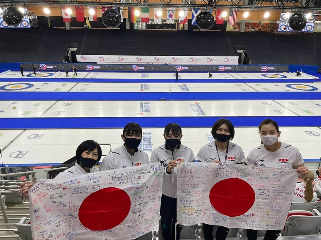 近江谷杏菜さんのインスタグラム写真 - (近江谷杏菜Instagram)「🇯🇵🇯🇵🇯🇵  札幌カーリング協会の皆さんありがとうございます🙇‍♀️💕 . . . #北海道銀行フォルティウス #カーリング #curling  #WWCC2021」4月30日 13時54分 - annaohmiya12