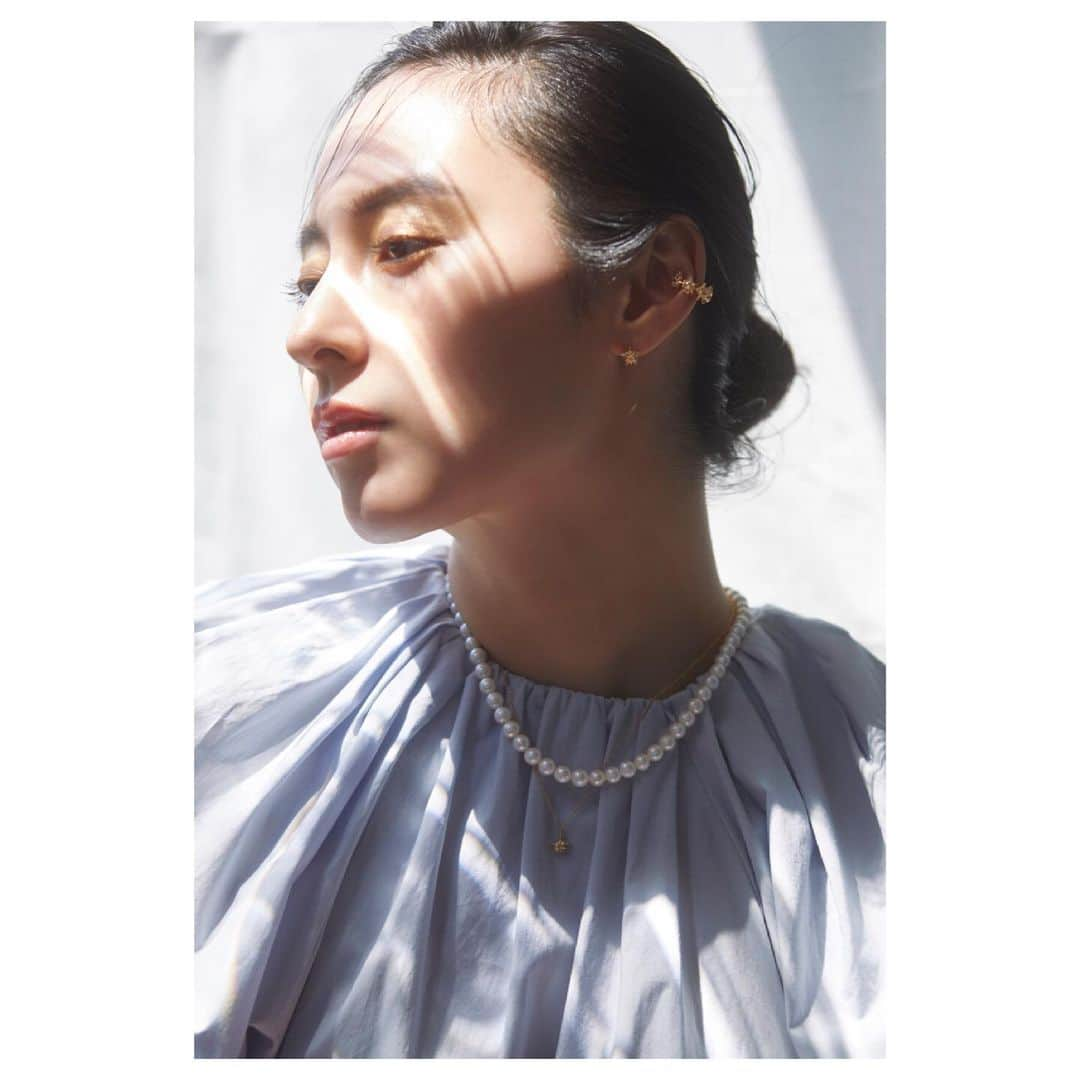 東美樹さんのインスタグラム写真 - (東美樹Instagram)「Modeling for @irolier_official  Check out their beautiful creative accessories. 💍🕊🤍 イロリエールさんのモデルをさせていただきました。 撮影も楽しかったなあ♫ スタッフの皆様ありがとうございました♡  📸 @shiman_  💄 @chikasuzuki1  👗 @motokokawano424   . #model #japanesejewelry #madeinJapan #handmadejewellery #Irolier #イロリエール #asianmodel #スチール撮影 #ジュエリーモデル #モデル #ファッションモデル #お疲れ様でした」4月30日 13時58分 - mikko.36___