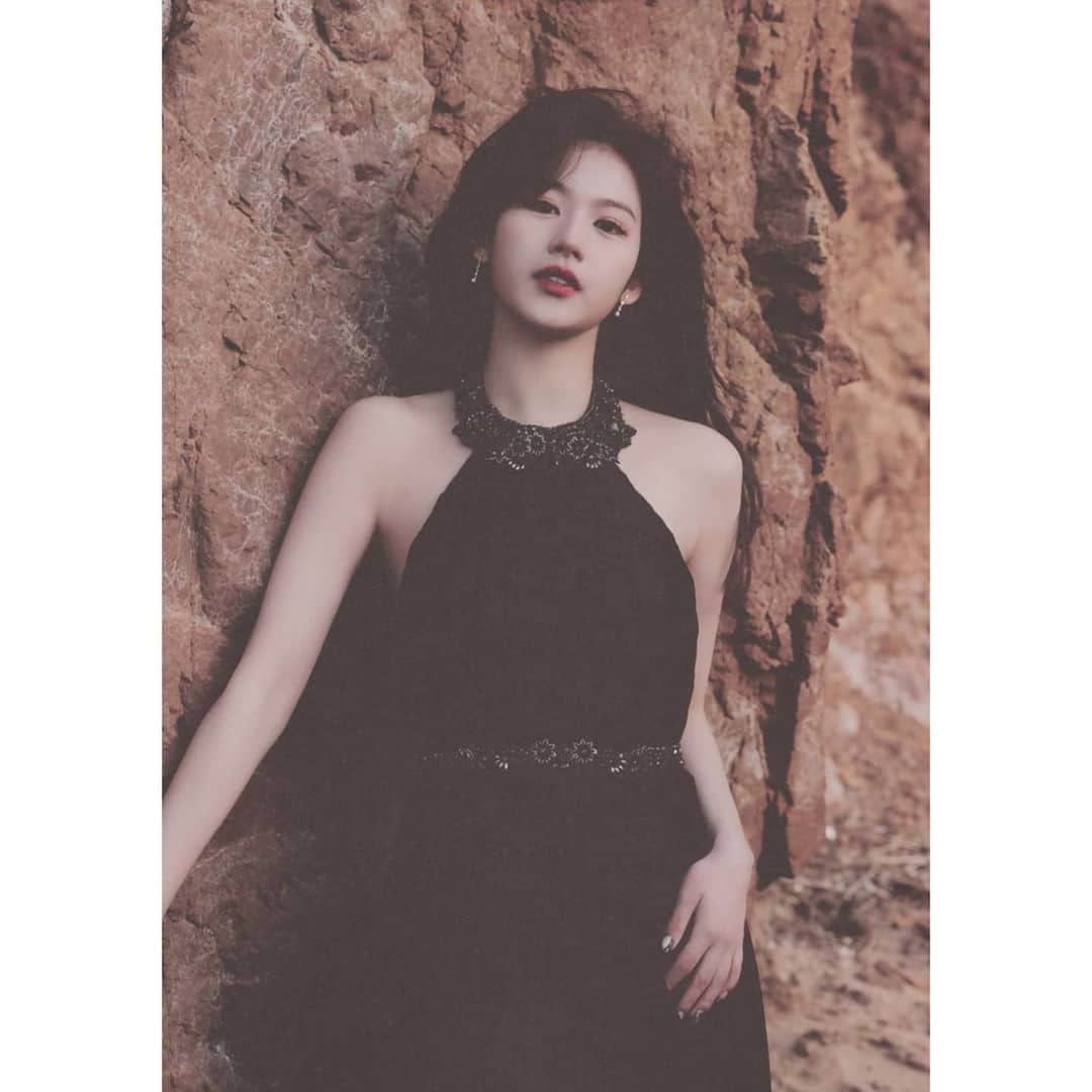 サナさんのインスタグラム写真 - (サナInstagram)「[SCAN] Yes I Am Sana photobook (19) ーーーーーーーーーー Follow > @sana.twice.kr < . @twicetagram #TWICE#트와이스#ONCE#Sana#사나 #Nayeon#나연#Jeongyeon#정연#Momo#모모#Jihyo#지효#Mina#미나#Dahyun#다현#Chaeyoung#채영#Tzuyu#쯔위」4月30日 14時19分 - sana.twice.kr