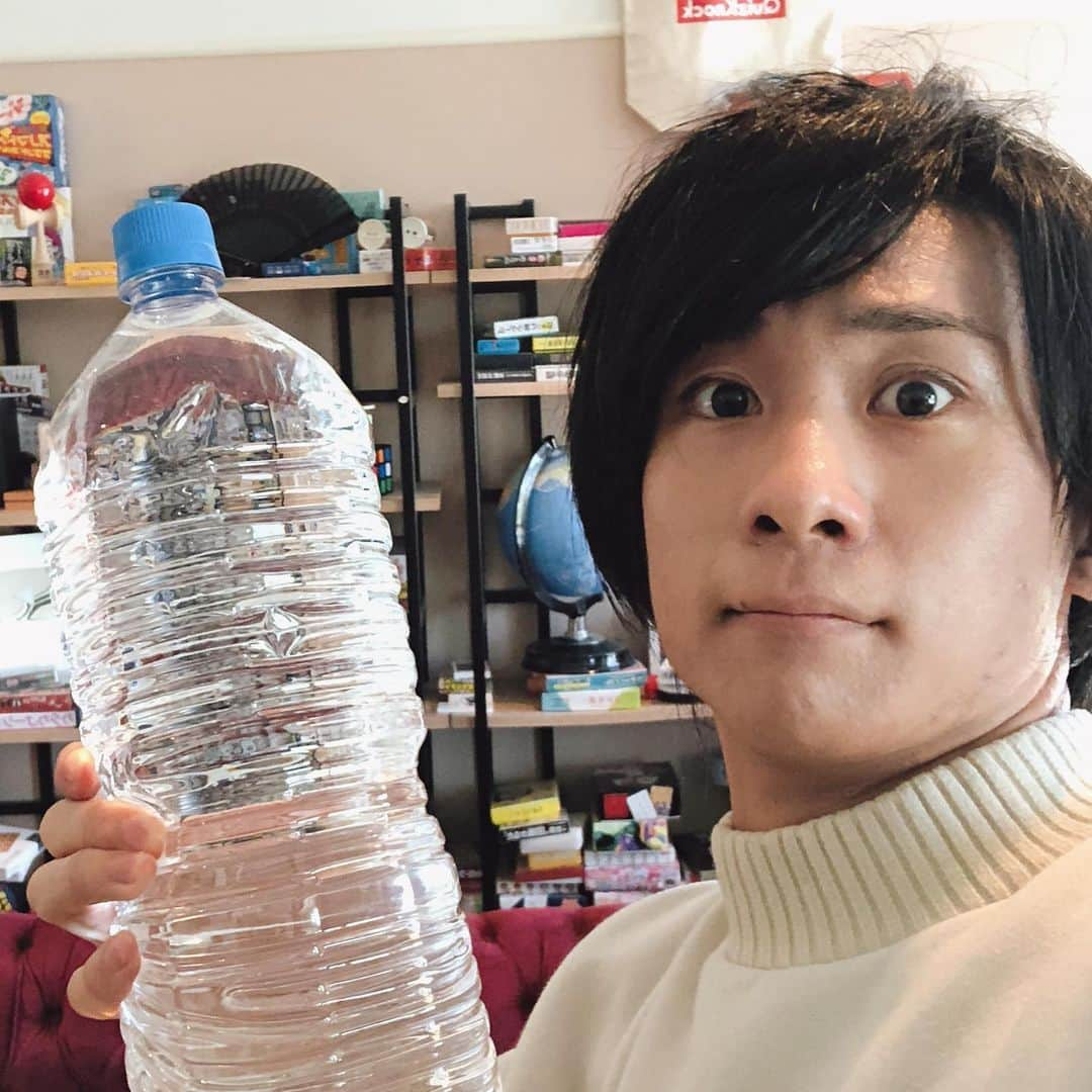 山本祥彰のインスタグラム：「今日も変な動画を撮りました！ ご期待ください！ #水天髣髴」