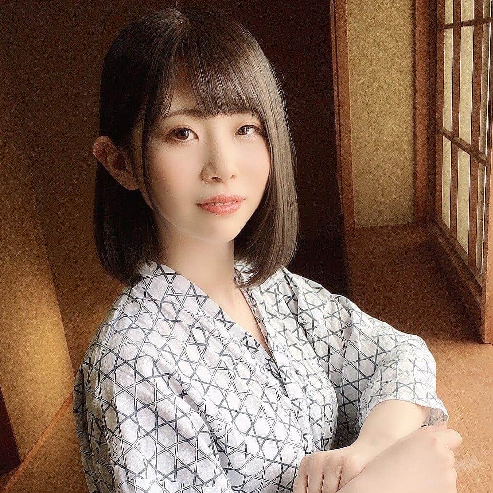 一劍浣春秋さんのインスタグラム写真 - (一劍浣春秋Instagram)「這天氣不適合泡溫泉，直接去流汗吧！  #一劍浣春秋 #翼あおい	#翼葵」4月30日 16時53分 - chee828