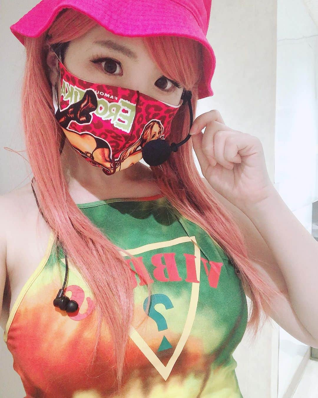 のインスタグラム：「Chara  #精一杯のチャラみ沢慎吾 #チャラいと言えば #私の中ではレゲエ #森本レオ子」
