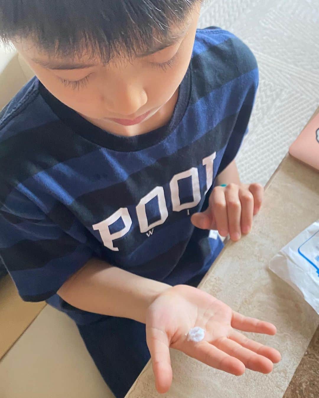 市川海老蔵 （11代目）さんのインスタグラム写真 - (市川海老蔵 （11代目）Instagram)「Kangen’s having a surgery today, as he’s got no school tomorrow. Something on his palm has been growing so...  He’s getting anesthesia, and before that, he’s been put on some numb cream.  I’ll be with him.  OK, let’s go. * 勸玄明日から休みなので 今日手術です。 なにか手に出来て どんどん大きくなったので、、  麻酔を打つので 麻酔を打つ前に 麻酔クリーム塗りました。  付き添いまする。  いこか、  #市川海老蔵 #海老蔵 #成田屋 #歌舞伎　 #成長記録 #子育てぐらむ #子供のいる暮らし #子どものいる暮らし #子育て日記 #children #childphotography #daughter #son #ABKAI #ABMORI #ebizoichikawa #ebizo #kabuki #thunderparty #ebizotv #theater #theaterarts #actor #japan #classic」4月30日 17時26分 - ebizoichikawa.ebizoichikawa